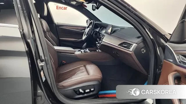 BMW 5 Series (G30) 2018 Серый из Кореи, фото 2