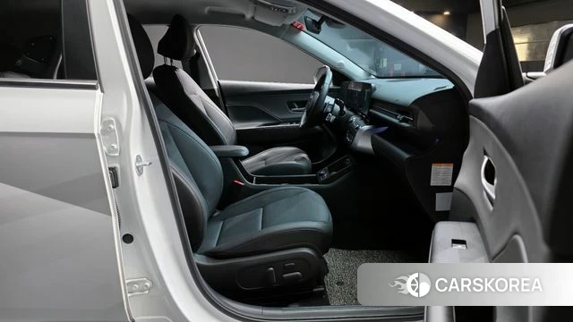 Hyundai Kona Hybrid (SX2) 2023 Белый из Кореи, фото 2