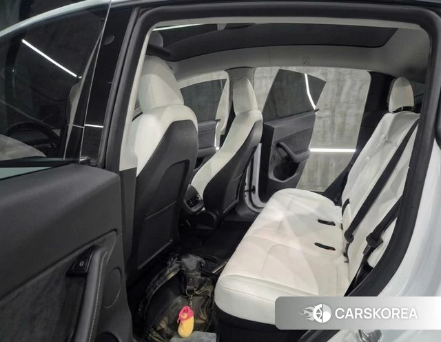 Tesla Model Y 2023 Белый из Кореи, фото 2
