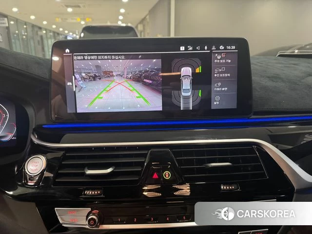 BMW 5 Series (G30) 2023 Белый из Кореи, фото 2