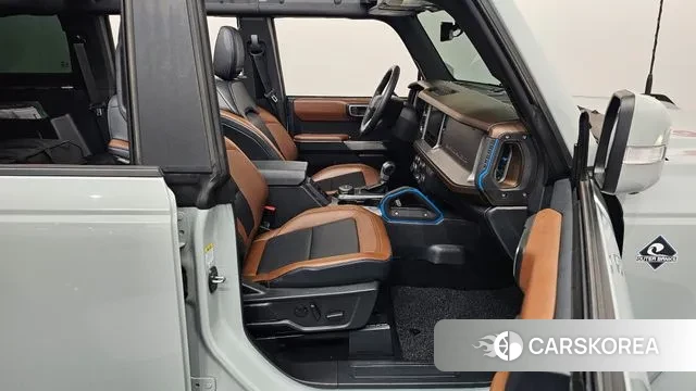 Ford Bronco 6th Generation 2023 Цвет галактики из Кореи, фото 2