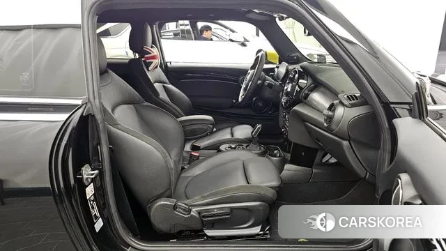 Mini Cooper Electric 2023 Черный из Кореи, фото 2