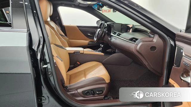 Lexus ES300h 7th generation 2021 Черный из Кореи, фото 2