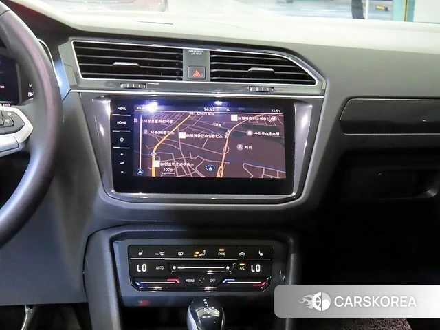 Volkswagen Tiguan second Generation 2023 Белый из Кореи, фото 2