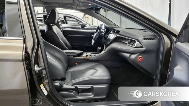 Toyota Camry (XV70) 2018 Коричневый из Кореи, фото 2