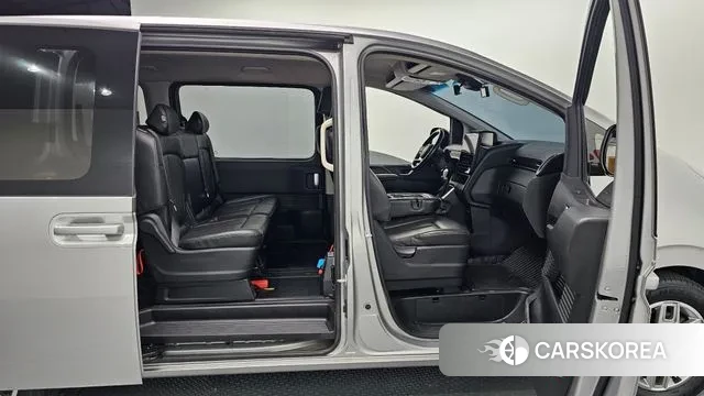 Hyundai Staria 2021 Серебристо-серый из Кореи, фото 2