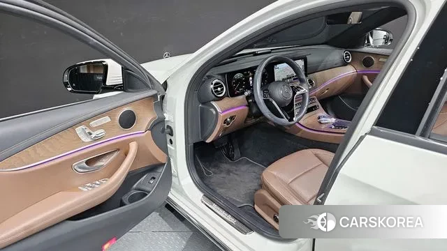 Mercedes-Benz E-Class W213 2022 Белый из Кореи, фото 2