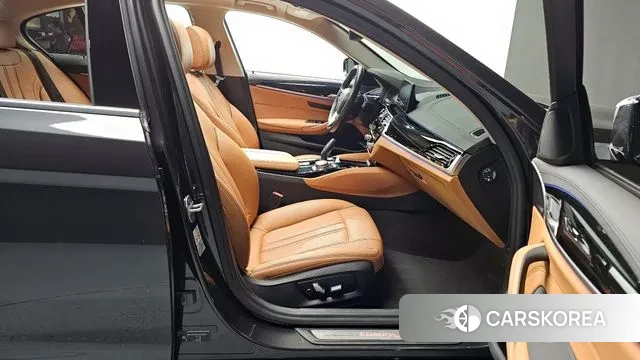 BMW 5 Series (G30) 2020 Серый из Кореи, фото 2