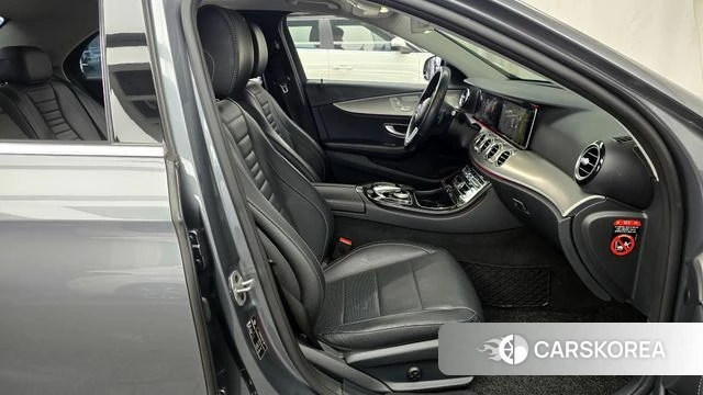 Mercedes-Benz E-Class W213 2018 Серый из Кореи, фото 2