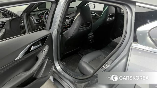 Infiniti Q30 2019 Серебряный из Кореи, фото 2