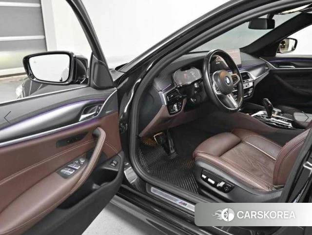 BMW 5 Series (G30) 2023 Серебристо-серый из Кореи, фото 2