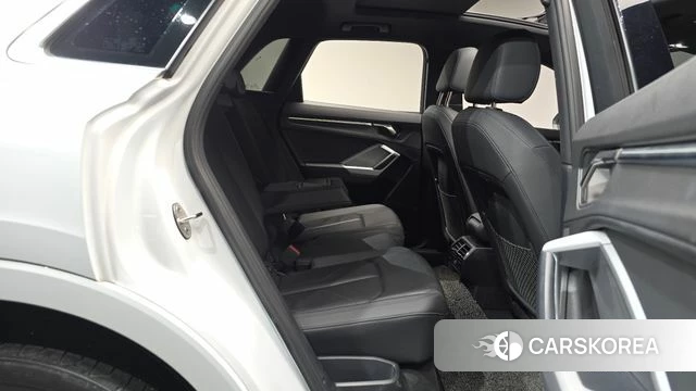 Audi Q3 (F3) 2023 Белый из Кореи, фото 2