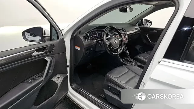 Volkswagen Tiguan second Generation 2020 Белый из Кореи, фото 2