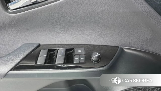 Toyota Prius 4th Generation 2022 Белый из Кореи, фото 2