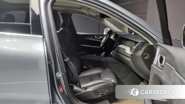 Volvo XC60 second Generation 2021 Серый из Кореи, фото 2