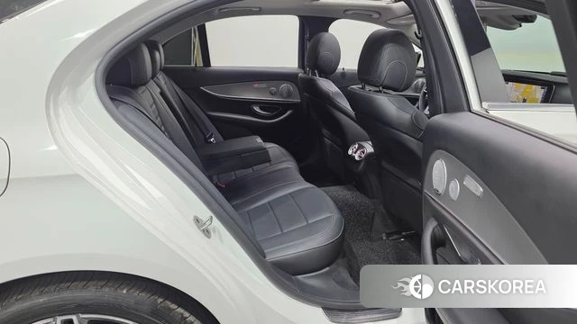 Mercedes-Benz E-Class W213 2018 Белый из Кореи, фото 2