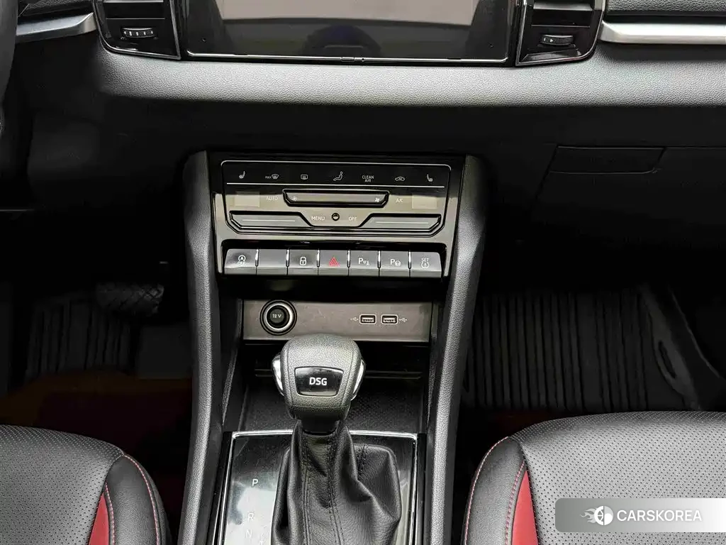 Skoda Krok 2022 Белый из Китая, фото 2