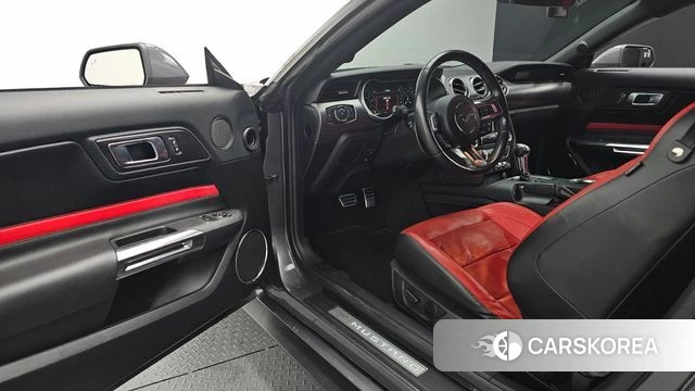 Ford Mustang 2022 Серый из Кореи, фото 2