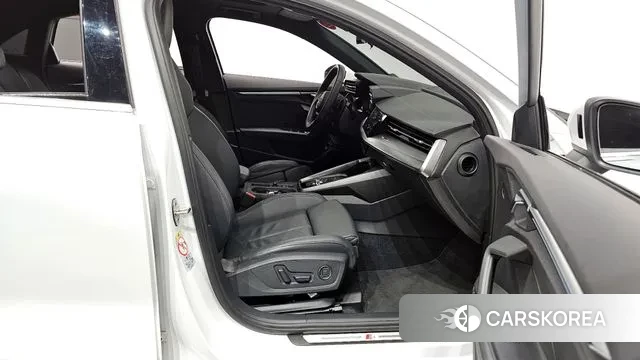 Audi A3 (8Y) 2023 Белый из Кореи, фото 2