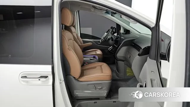 Hyundai Staria 2022 Белый из Кореи, фото 2