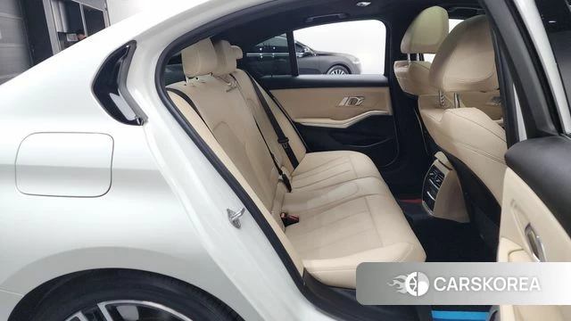 BMW 3 Series (G20) 2023 Белый из Кореи, фото 2