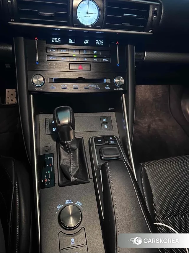 Lexus New IS300 2018 Белый из Кореи, фото 2