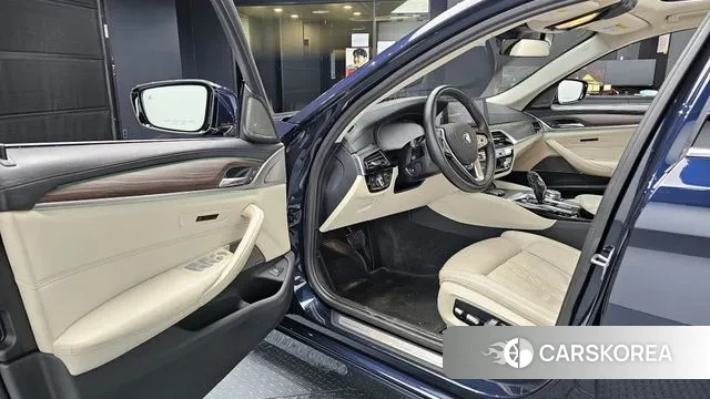 BMW 5 Series (G30) 2020 Черный из Кореи, фото 2