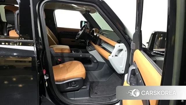 Land Rover Defender (L663) 2023 Черный из Кореи, фото 2