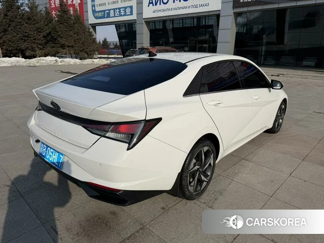 Hyundai Elantra 2022 Белый из Китая, фото 2