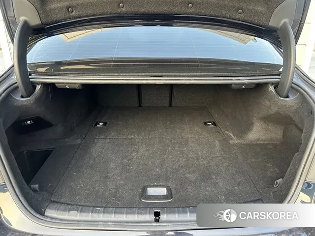 BMW 5 Series (G30) 2022 Черный двухцветный из Кореи, фото 2