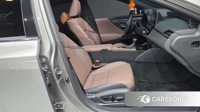 Lexus ES300h 7th generation 2024 Серый из Кореи, фото 2