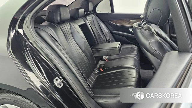 Mercedes-Benz E-Class W213 2018 Черный из Кореи, фото 2