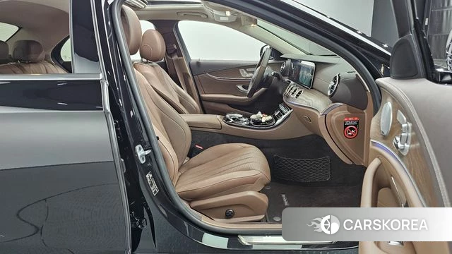 Mercedes-Benz E-Class W213 2019 Черный из Кореи, фото 2