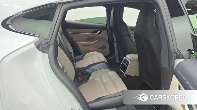Porsche Taycan 2025 Белый из Кореи, фото 2