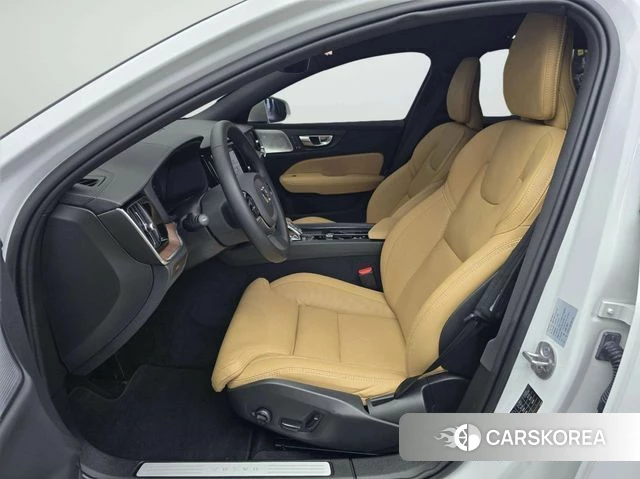 Volvo V60 Cross-Country 2nd Generation 2024 Белый из Кореи, фото 2