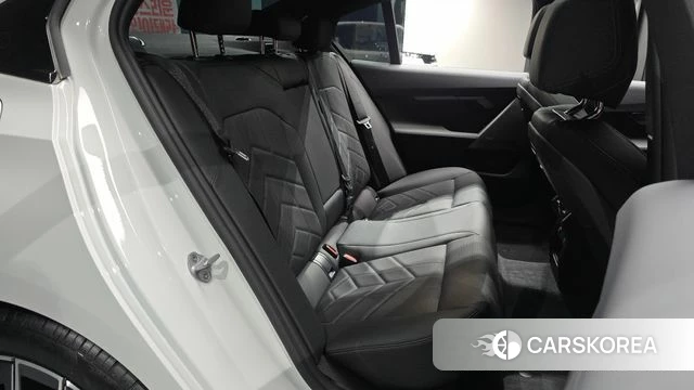 BMW 5 Series (G60) 2025 Белый из Кореи, фото 2