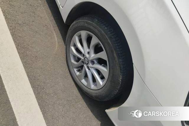 Nissan Xuan Yi 2024 Белый из Китая, фото 2