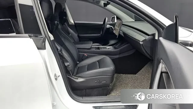 Tesla Model Y 2021 Белый из Кореи, фото 2