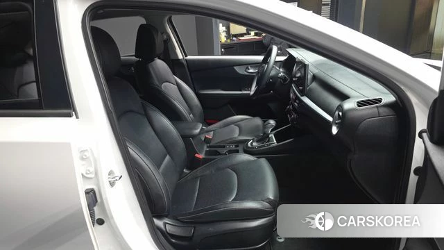 Kia The New K3 2nd generation 2022 Белый из Кореи, фото 2