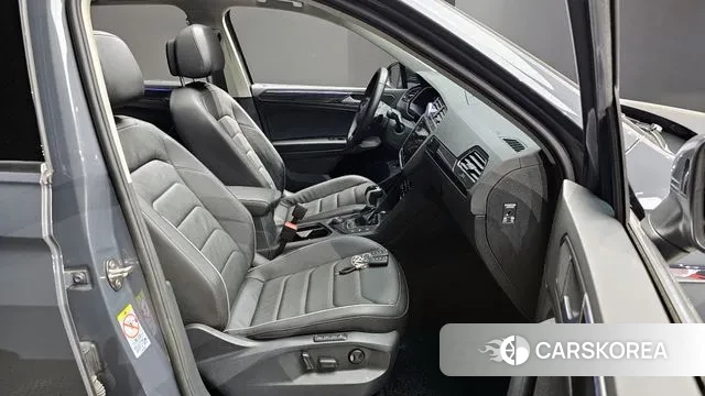 Volkswagen Tiguan second Generation 2023 Серый из Кореи, фото 2