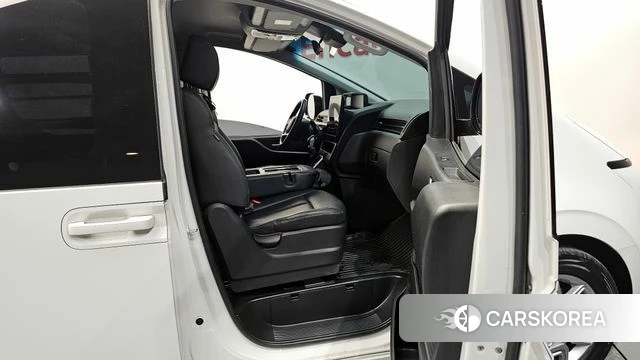 Hyundai Staria 2023 Белый из Кореи, фото 2