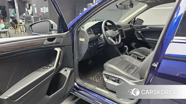 Volkswagen Tiguan Allspace 2023 Синий из Кореи, фото 2