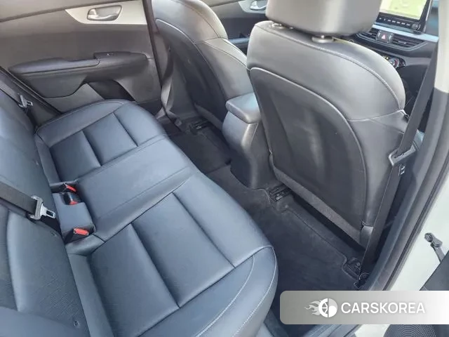 Kia The New K3 2nd generation 2022 Белый из Кореи, фото 2