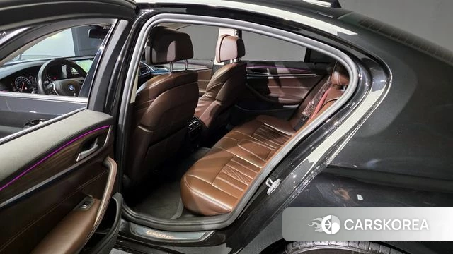 BMW 5 Series (G30) 2018 Черный из Кореи, фото 2