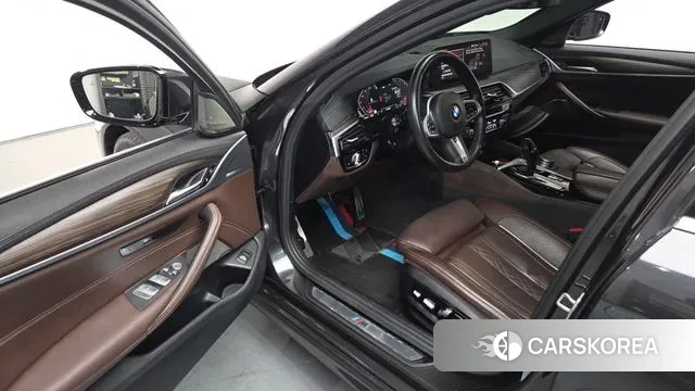 BMW 5 Series (G30) 2020 Серый из Кореи, фото 2