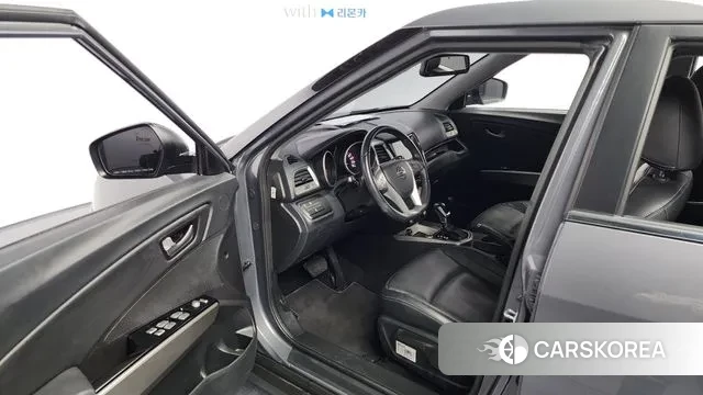 Ssangyong Tivoli Armor 2019 Серебристо-серый из Кореи, фото 2
