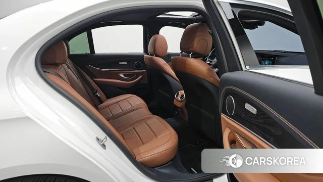 Mercedes-Benz E-Class W213 2021 Белый из Кореи, фото 2