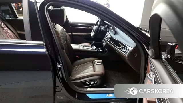 BMW 7 Series (G11) 2019 Черный из Кореи, фото 2