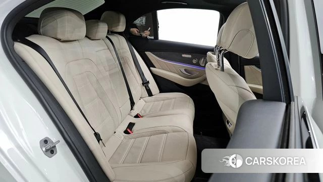 Mercedes-Benz E-Class W213 2023 Белый из Кореи, фото 2