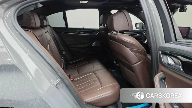 BMW 5 Series (G30) 2021 Серебристо-серый из Кореи, фото 2